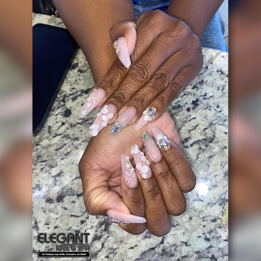 Minimalist nail design